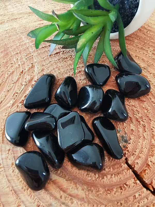 Pierres roulées d'Obsidienne Noire ( 20 à 30 mm)